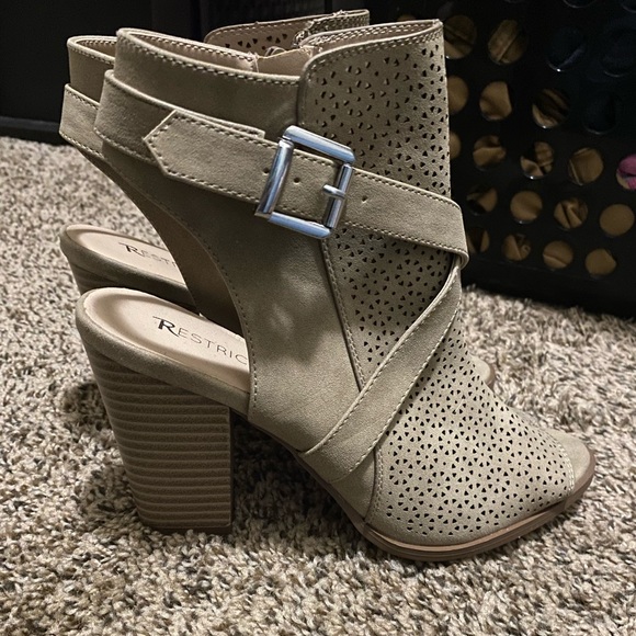 Sand Shooties - Picture 1 of 4